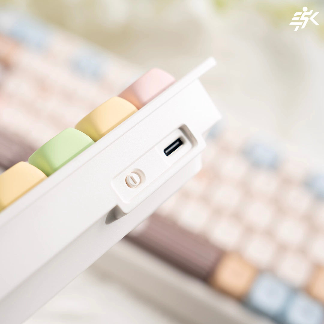 Cute theme Kitty Keys M68 Full Keyboard kit